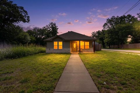 Photo of 3221 Gibbons Street, Greenville, TX 75401 (MLS # 21287280)