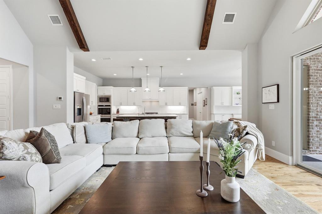 1031 Country Way