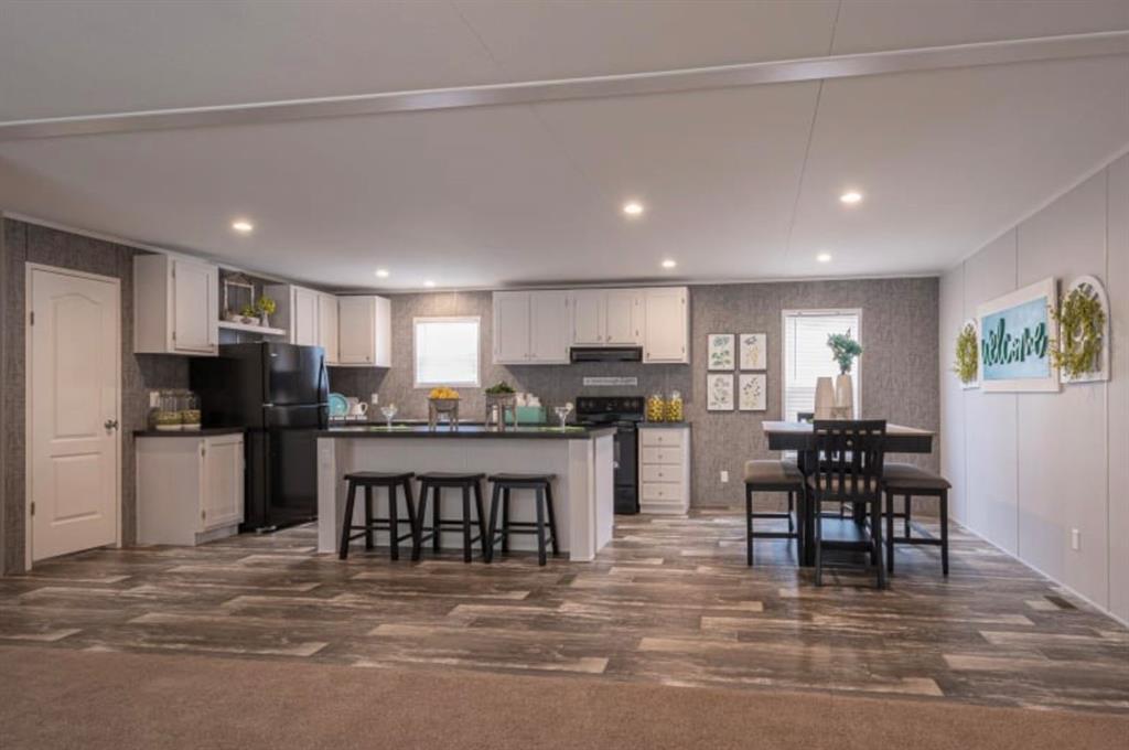 Lot 4 SE CR 4045