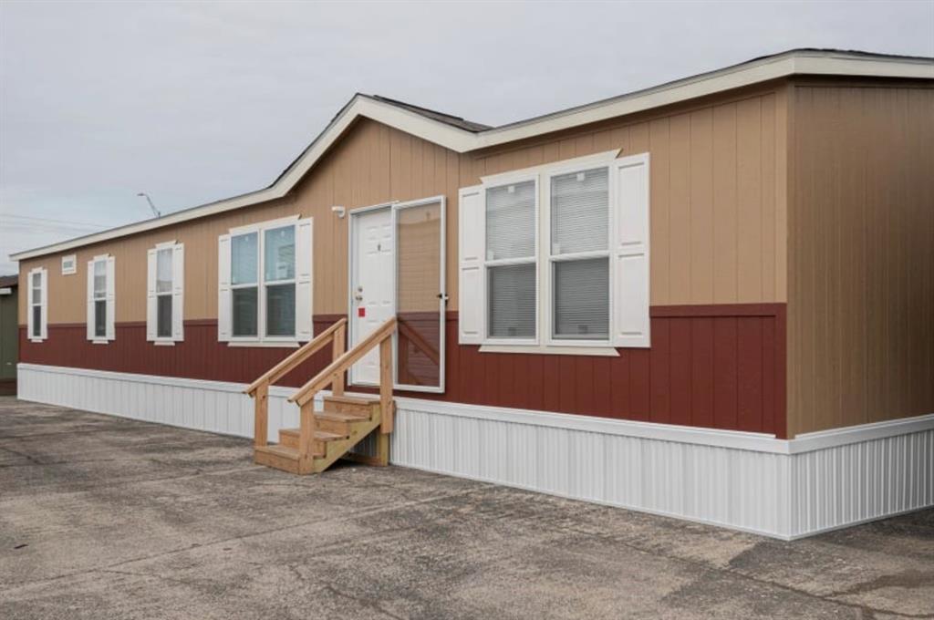 Lot 4 SE CR 4045