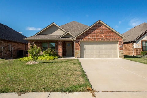 Photo of 806 Ransom Way, Greenville, TX 75402 (MLS # 21383705)