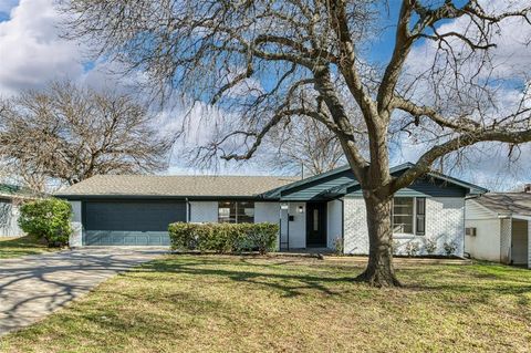 Photo of 5909 Sandra Drive, Fort Worth, TX 76133 (MLS # 21180493)