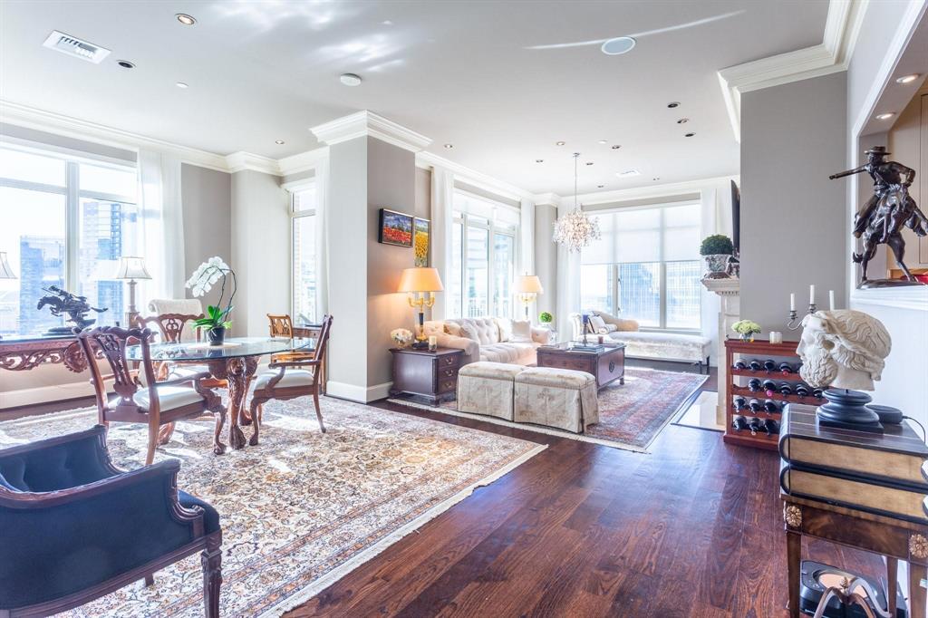 2525 N PEARL Street 1105