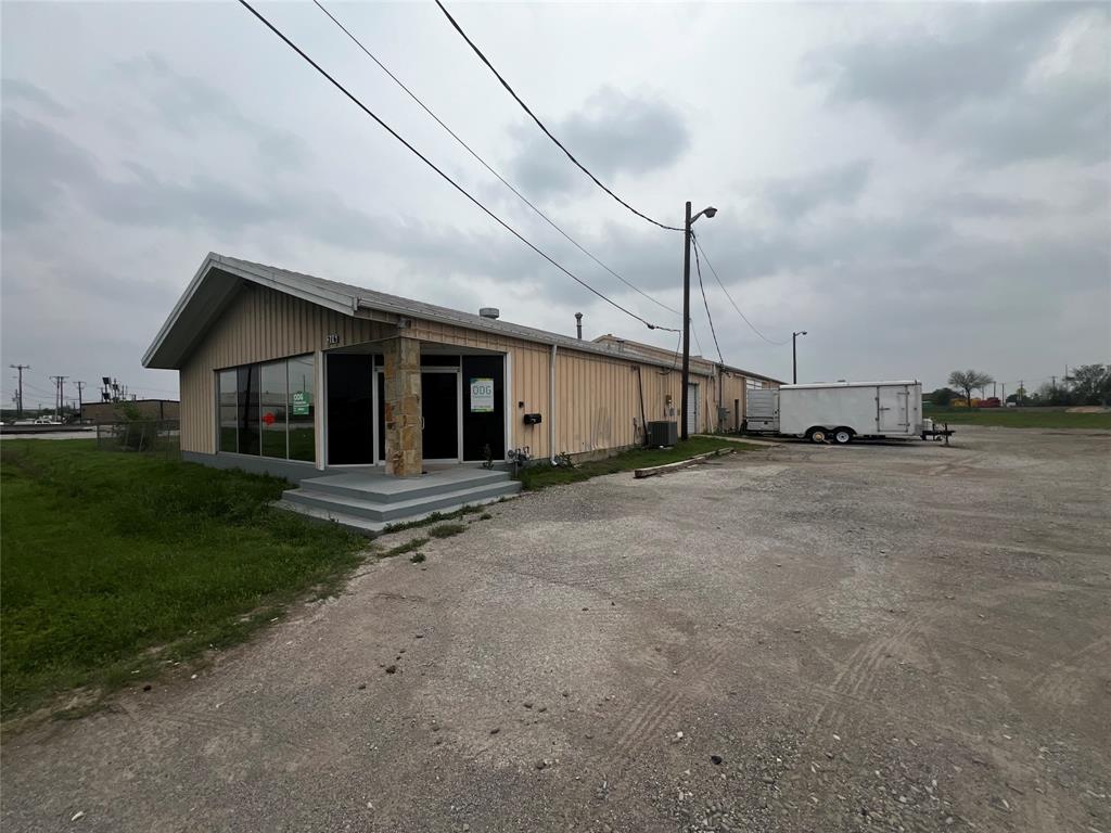 216 E MCLEROY Boulevard