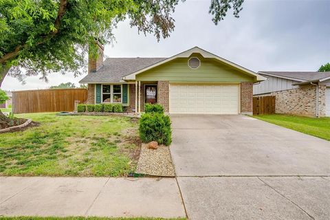 2305 Hollybush Lane Bedford TX 76021