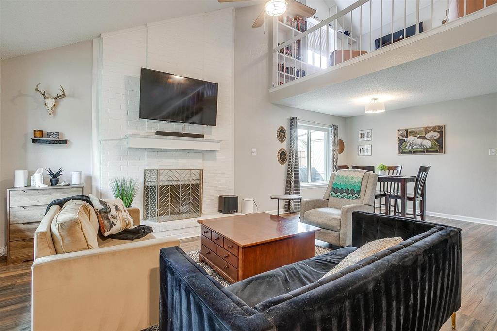 2305 Hollybush Lane
