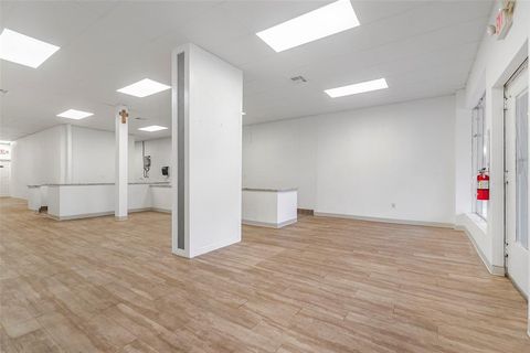 204 S Main Street Cleburne TX 76033