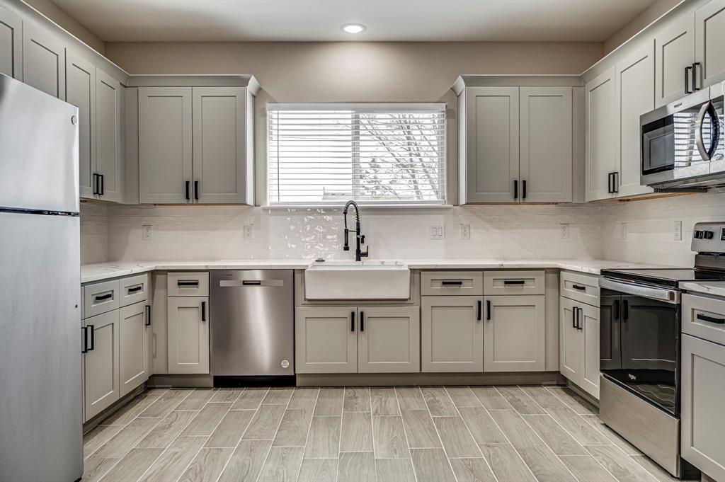 Photo of 5858 Black Pine Circle, Granbury, TX 76048 (MLS # 21375042)