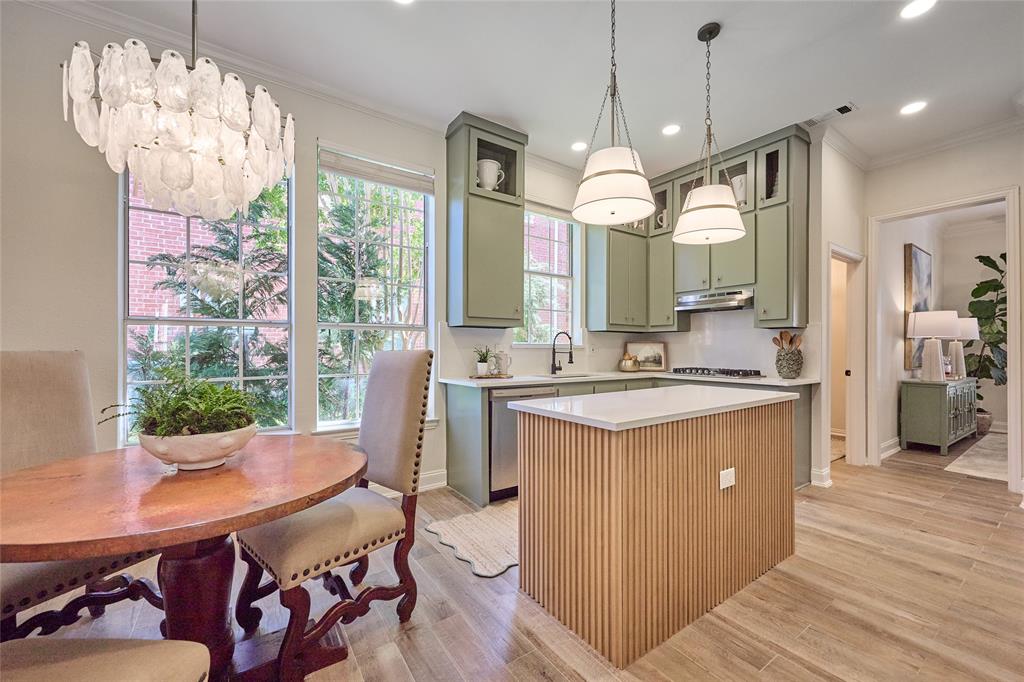 6637 Oakmont Court