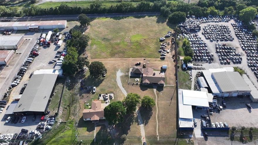 This is 4 clean acres conveniently located between Kennedale, Mansfield, and Arlington. Not in city, leaving options open. Retail, auto salvage, warehouses, storage or residential will all work on this location.