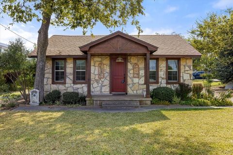 1507 W Pearl Street Granbury TX 76048