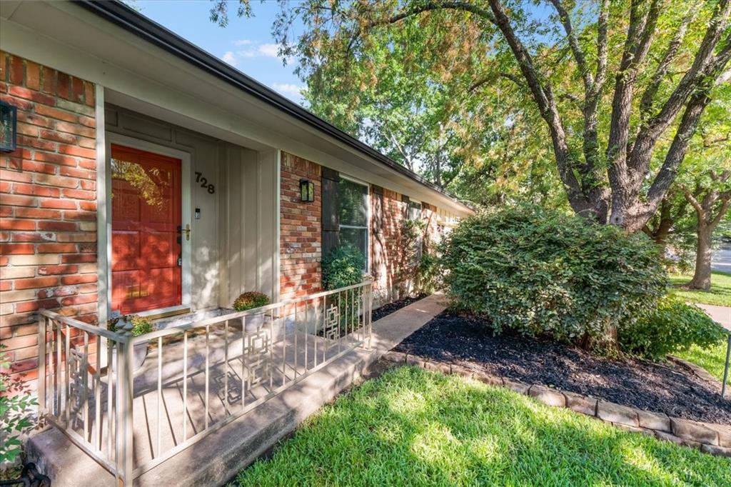 728 Kentwood Circle