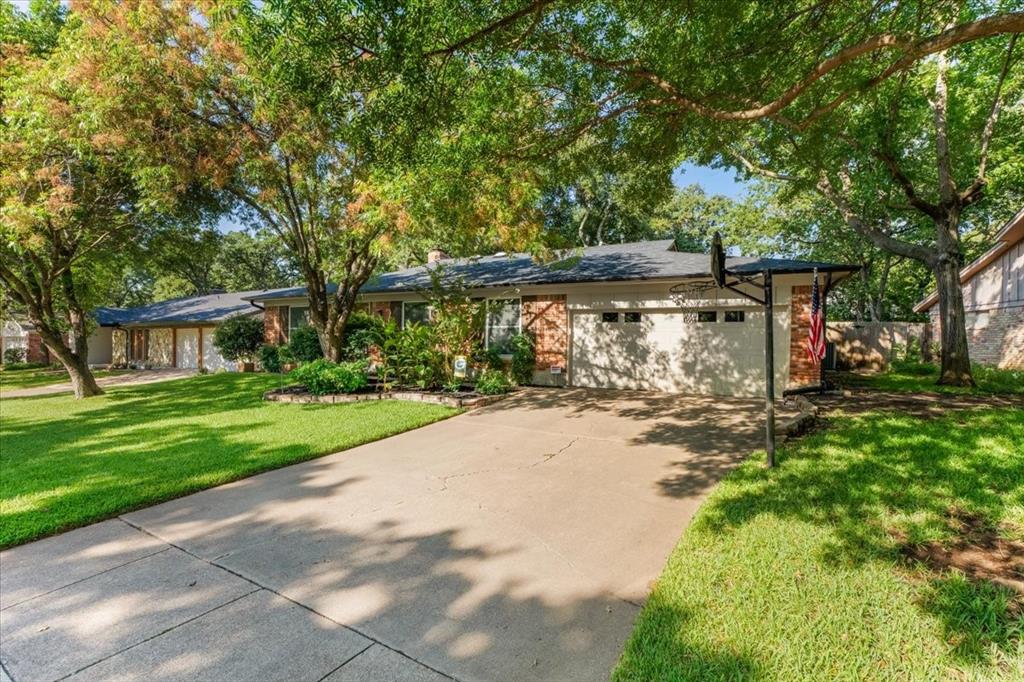 728 Kentwood Circle