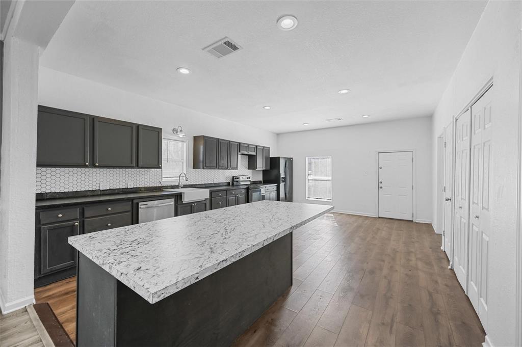 100 W Munson Street