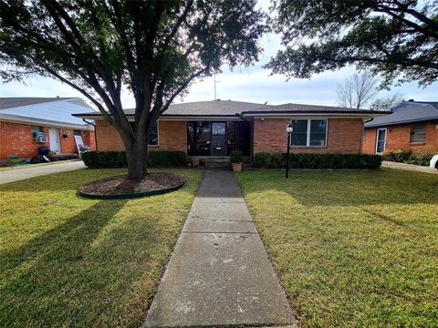 Photo of 11040 Wyatt Street, Dallas, TX 75218 (MLS # 21197746)