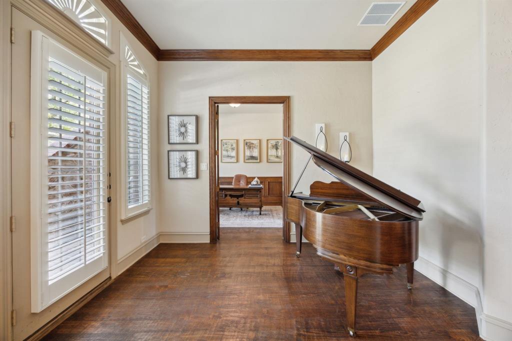 1041 Bandelier Drive