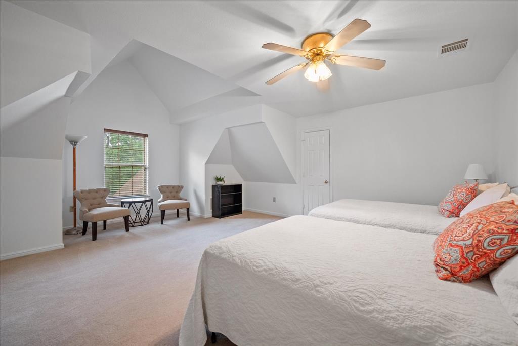 Emerald Sound At Lake Lewisvil - Residential