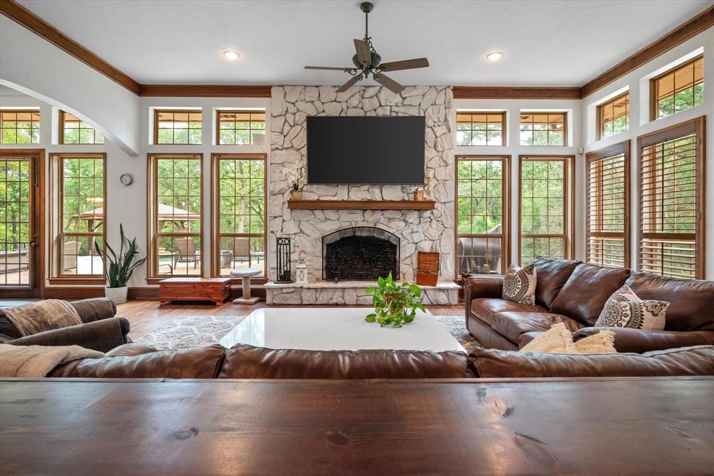 Emerald Sound At Lake Lewisvil - Residential