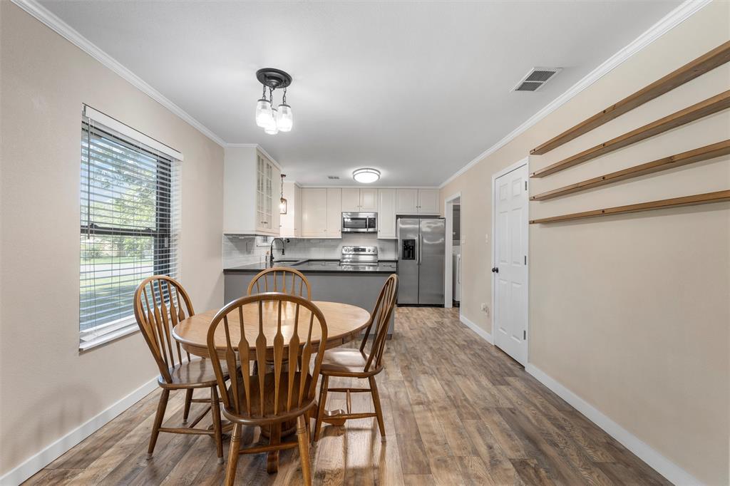 220 Ivy Lane