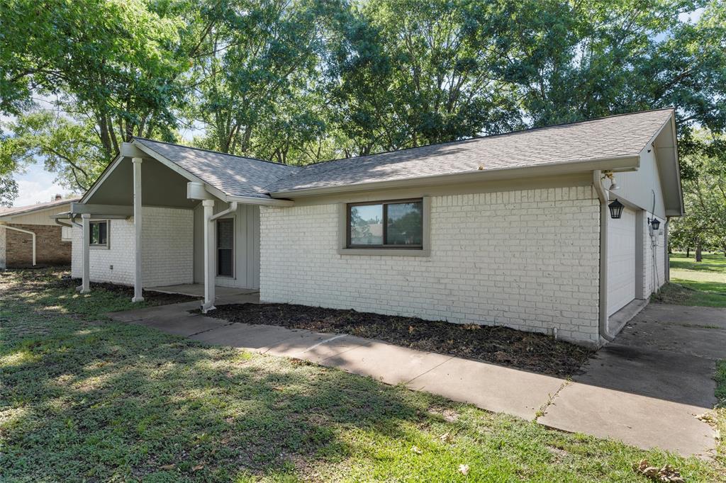 220 Ivy Lane