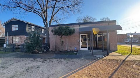 112 Wes Jespersen Way Duncanville TX 75116