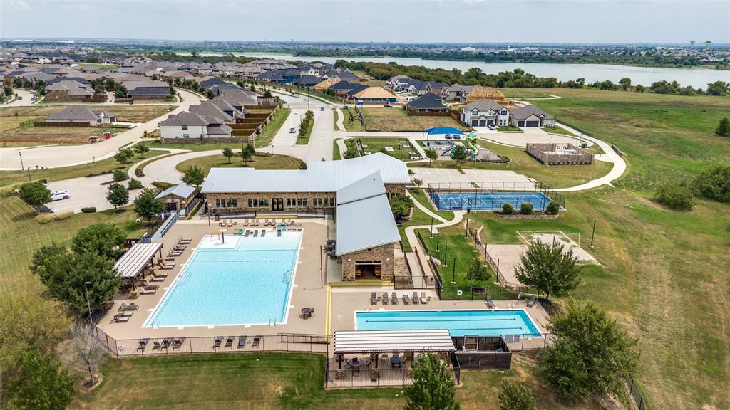 Valencia-Lk Ph 3b - Residential