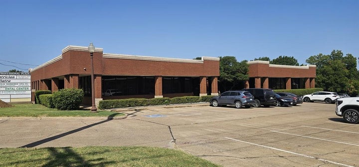 Photo 1 of 6 — 900 W Ennis Avenue 105, Ennis, TX 75119
