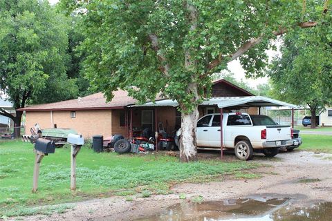 610 S 3rd Street Knox City TX 79529