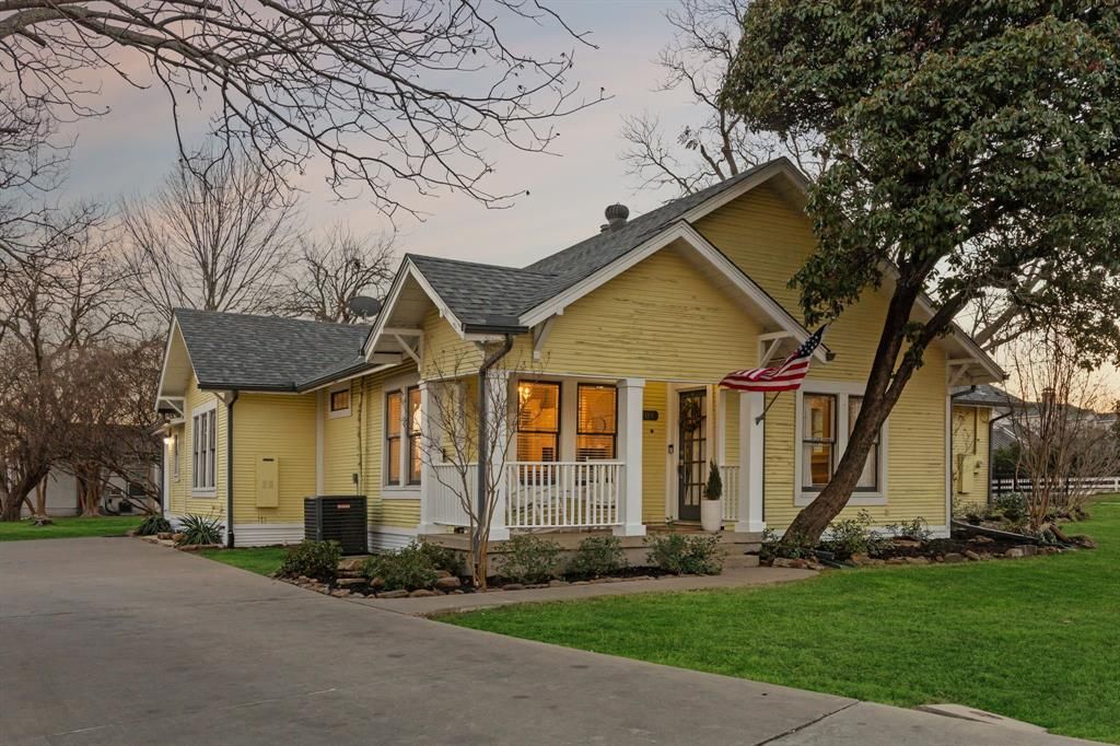 Photo of 704 Williams Street, Rockwall, TX 75087 (MLS # 21250494)