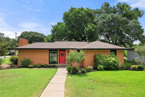 Photo of 4001 Trail Lake Drive, Fort Worth, TX 76109 (MLS # 21291665)