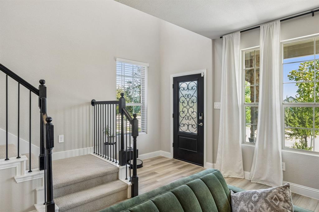2673 Kings Canyon Mews