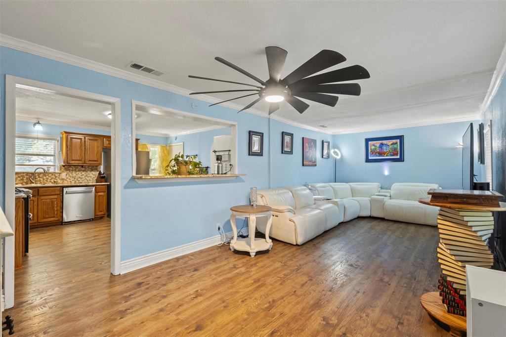 102 NE Murphy Road
