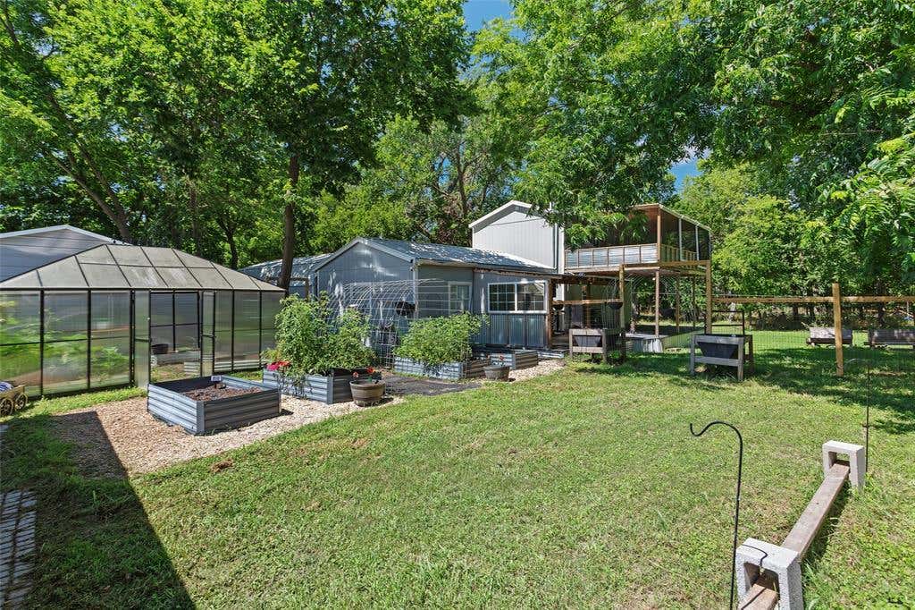 Photo of 108 Blue Moon Court, Springtown, TX 76082 (MLS # 21305604)