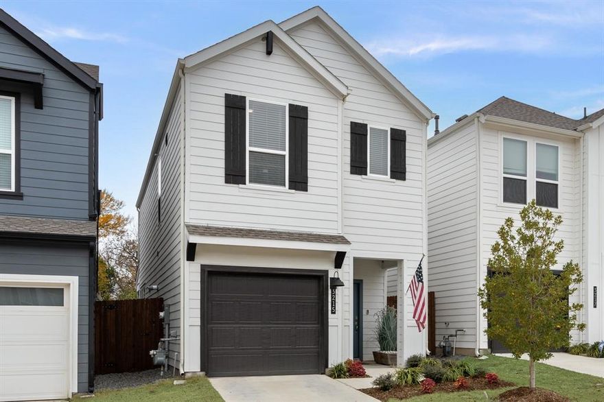 Welcome to this lovely, move-in-ready modern farmhouse nestled in a quaint neighborhood. Step inside to a bright, open floor plan featuring an eat-in kitchen with a gas stove and a generous kitchen island. Just off the kitchen, the cozy living room flows seamlessly to a charming outdoor space where you can enjoy the patio and peaceful backyard. A convenient half bath on the first floor adds everyday functionality for guests. Upstairs, the primary bedroom offers a private en-suite bathroom, while two additional bedrooms share a spacious full bath, creating a comfortable and well-designed layout.