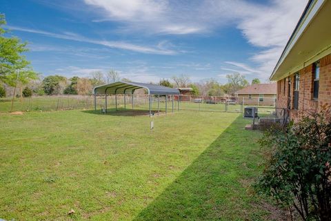 A home in Lindale