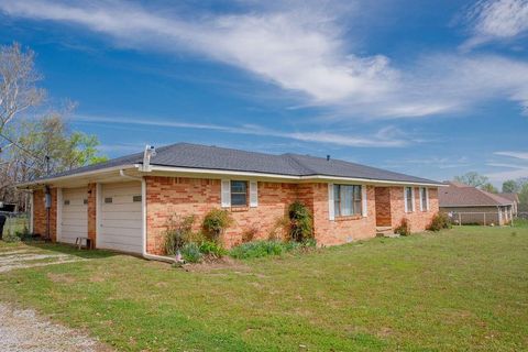 A home in Lindale