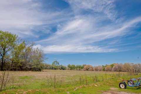 A home in Lindale