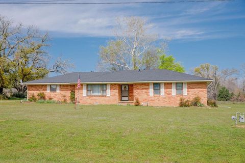 A home in Lindale