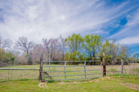 A home in Lindale