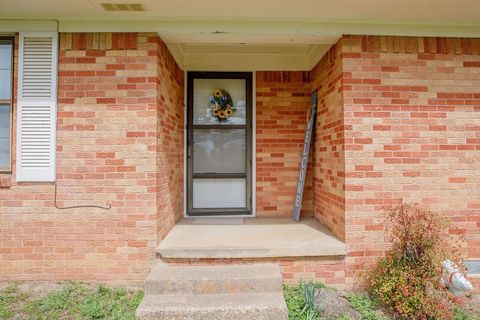 A home in Lindale