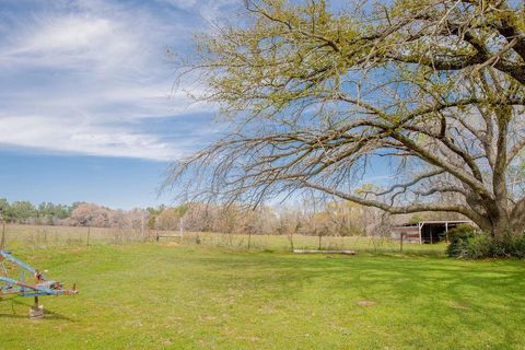 A home in Lindale