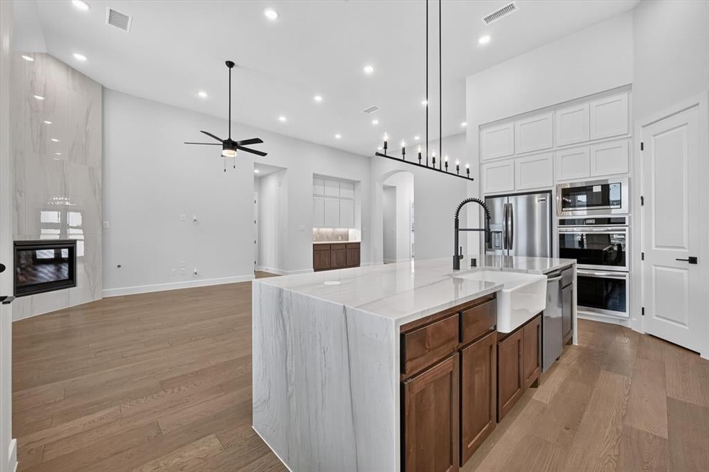 2816 Mayfair Lane