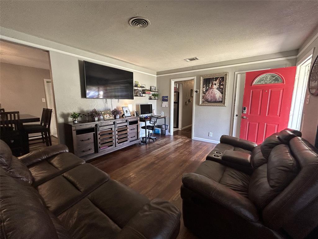 135 Oak Drive E