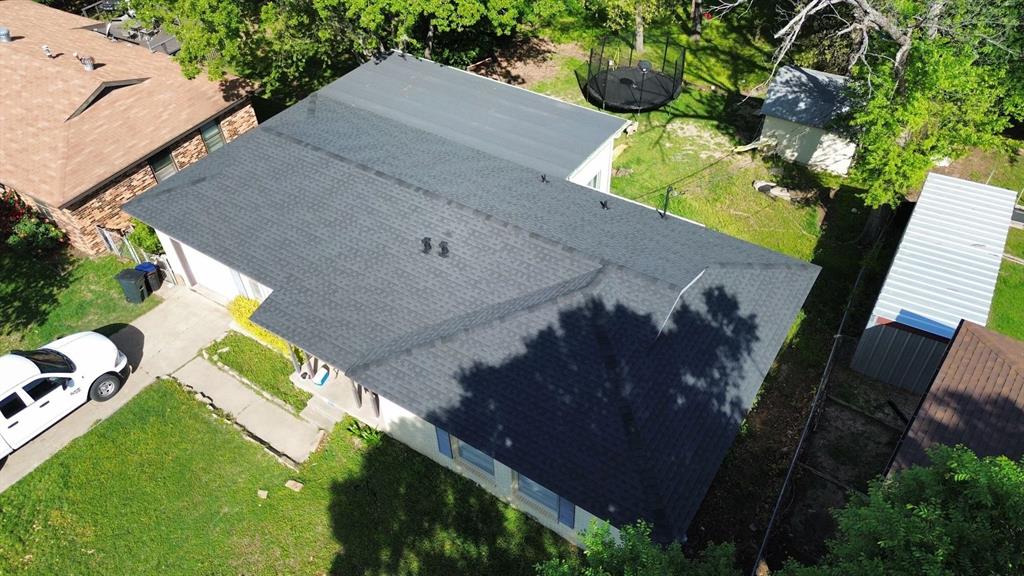 135 Oak Drive E