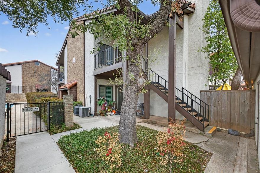 Impeccably maintained one-bedroom condo with a dedicated office, featuring vaulted ceilings, a wood-burning fireplace, and abundant natural light. Upgrades include wood flooring, an updated primary shower, fresh paint, and new blinds. Enjoy serene pool views from the front porch, especially at sunset. Includes a one-car garage plus an additional reserved parking space. Community amenities include two pools and a hot tub. Prime location near the Tollway and George Bush Turnpike, with easy access to Addison, Legacy West, Toyota HQ, and Arbor Hills Nature Preserve.