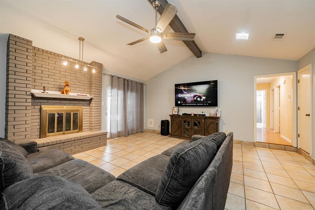 111 Meadowcreek Drive