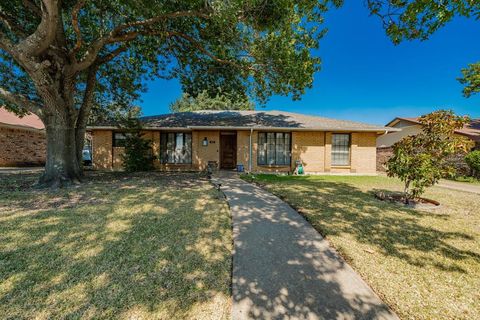 111 Meadowcreek Drive Duncanville TX 75137