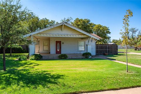 Photo of 332 NW Avenue A, Hamlin, TX 79520 (MLS # 21120116)