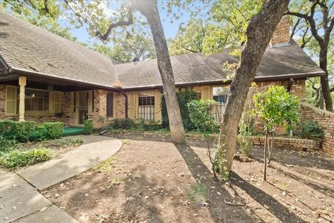 Photo of 5804 Azteca Drive, Fort Worth, TX 76112 (MLS # 21095717) Photo of 5804 Azteca Drive, Fort Worth, TX 76112 (MLS # 21095717)