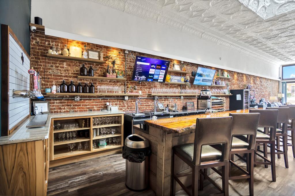 Orig Town Of Commerce - Commercial Sale